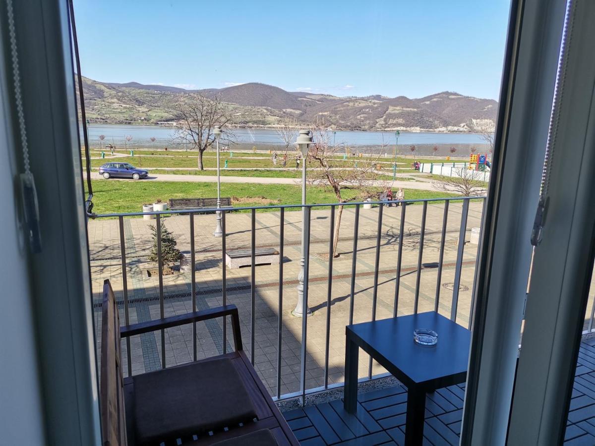 Apartman Terassa Donji Milanovac Exteriör bild